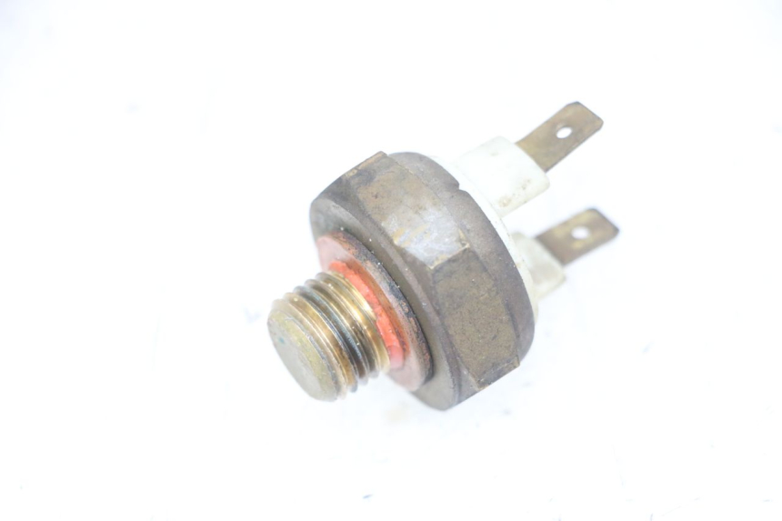 photo de THERMISCHAKELAAR PIAGGIO SUPER LX 125 (2000 - 2003) - Detail van het onderdeel