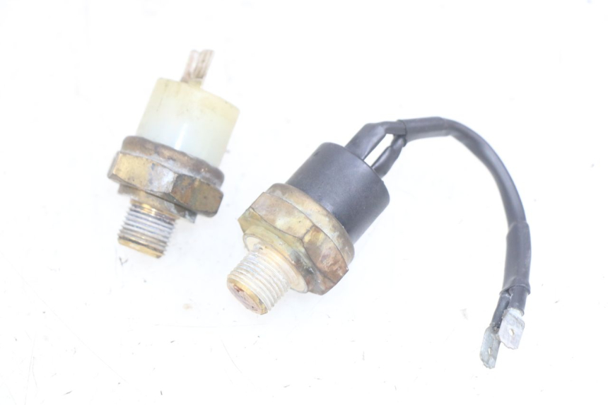 photo de THERMOCONTACT YAMAHA YP MAJESTY 125 (1998 - 2001) - Detail van het onderdeel