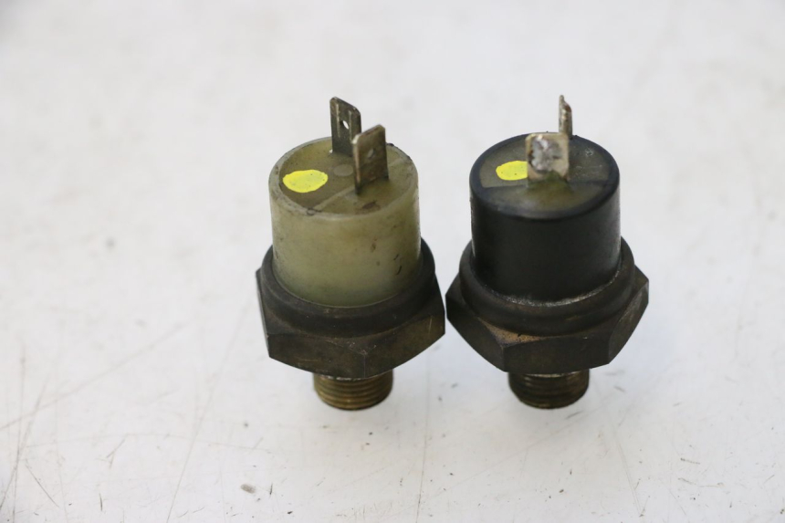 photo de THERMOCONTACT YAMAHA YP MAJESTY 125 (1998 - 2001) - Detail van het onderdeel