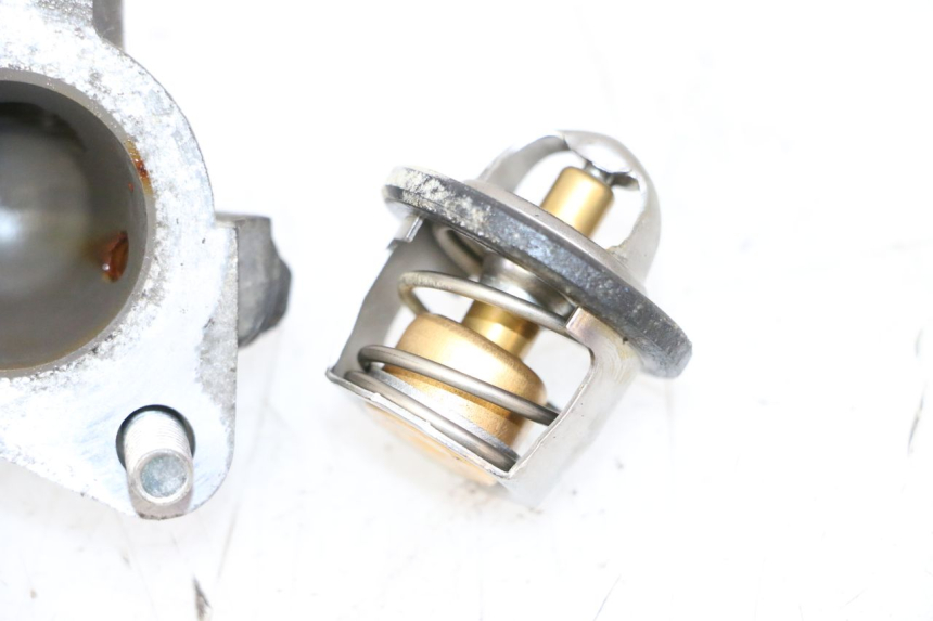 photo de THERMOSTAAT SUZUKI BURGMAN 125 (2007 - 2014) - Zoom op gebruiksstaat