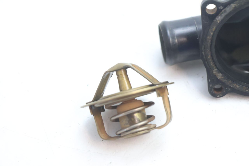 photo de THERMOSTAAT KAWASAKI GPX F ZX750F 750 (1986 - 1990) - Zoom op gebruiksstaat
