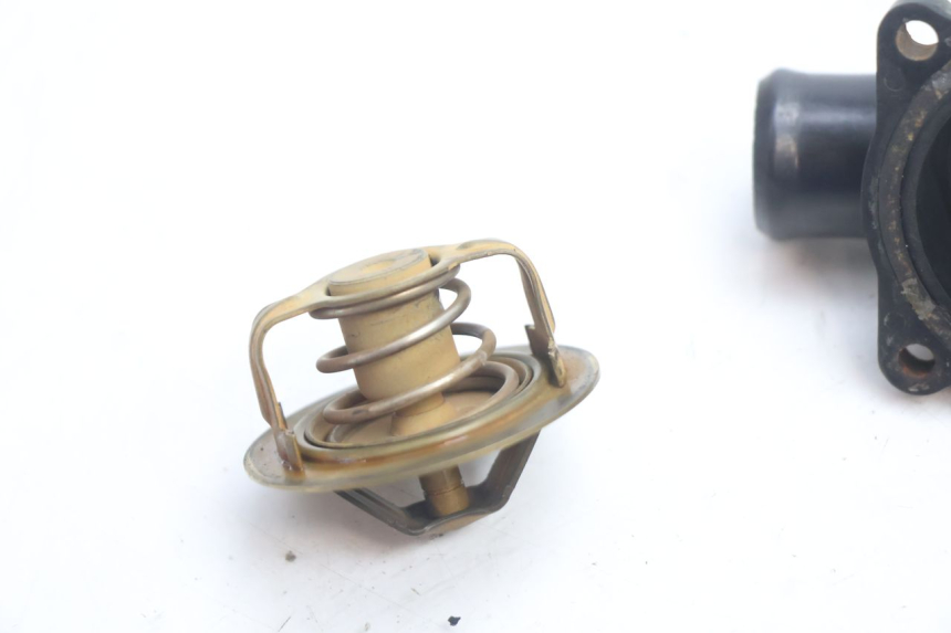photo de THERMOSTAAT KAWASAKI GPX F ZX750F 750 (1986 - 1990) - Andere kijkhoek
