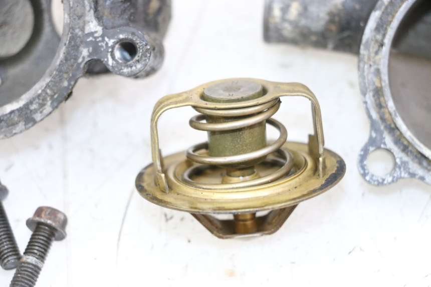 photo de THERMOSTAAT KAWASAKI GTR 1000 (1994 - 2004) - Technische close-up