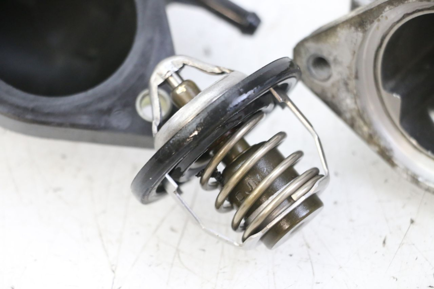 photo de THERMOSTAAT SUZUKI GSX F GSXF 650 (2007 - 2015) - Kenmerkende details