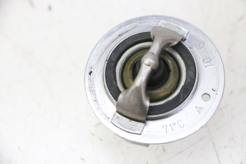 photo de THERMOSTAAT YAMAHA XJ6 600 (2008 - 2016) - Detail van het onderdeel