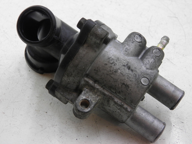 photo de THERMOSTAAT YAMAHA FZS FAZER 600 (1998 - 2001) - Detail van het onderdeel