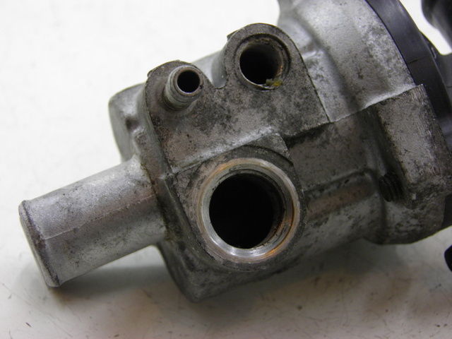 photo de THERMOSTAAT YAMAHA FZS FAZER 600 (1998 - 2001) - Zoom op gebruiksstaat