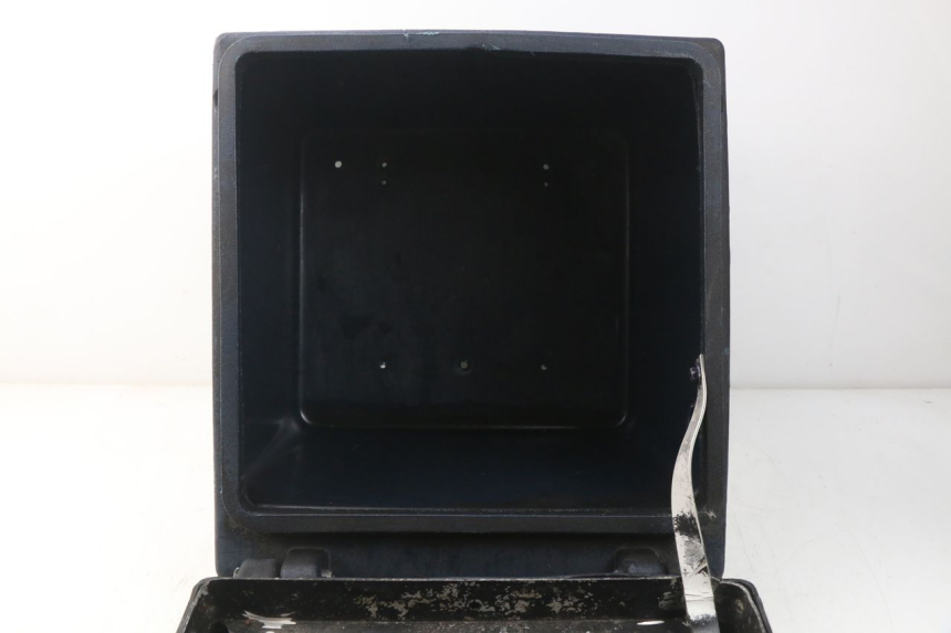 photo de TOPCASE KYMCO AGILITY 4T 50 (2005 - 2018) - Bevestigingspunten