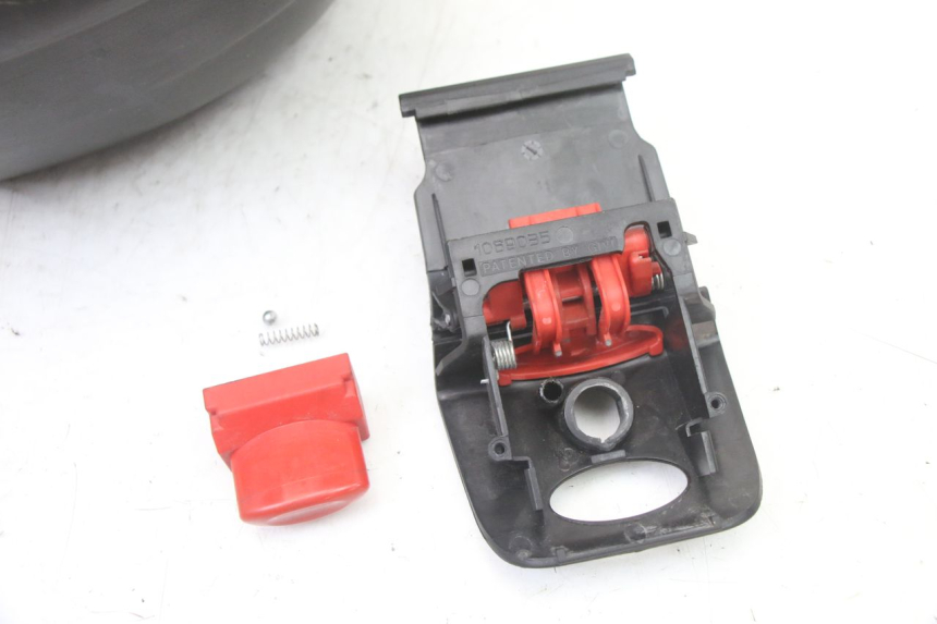 photo de TOPCASE APRILIA ATLANTIC 125 (2003 - 2009) - Zoom op gebruiksstaat