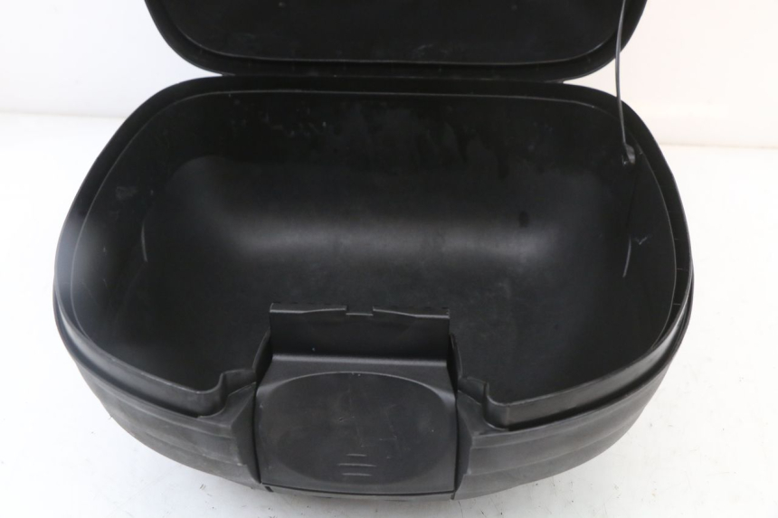 photo de TOPCASE PEUGEOT KISBEE 4T 50 (2018 - 2022) - Gecontroleerd onderdeel