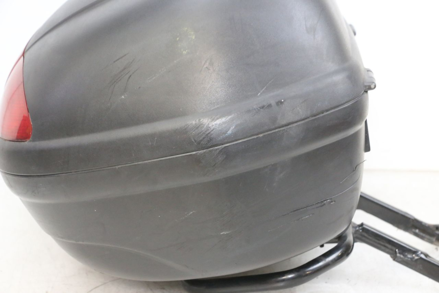 photo de TOPCASE PEUGEOT KISBEE 4T 50 (2010 - 2017) - Detailaanzicht