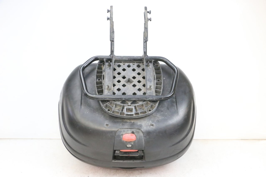 photo de TOPCASE PEUGEOT KISBEE 4T 50 (2010 - 2017) - Technische close-up