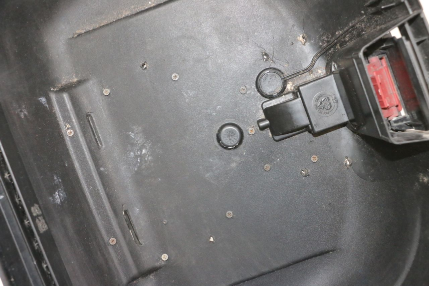 photo de TOPCASE PEUGEOT KISBEE 4T 50 (2010 - 2017) - Overzicht