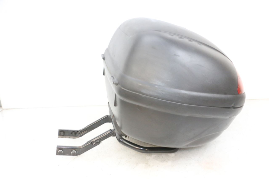 photo de TOPCASE PEUGEOT KISBEE 4T 50 (2010 - 2017) - Markeringen en referenties