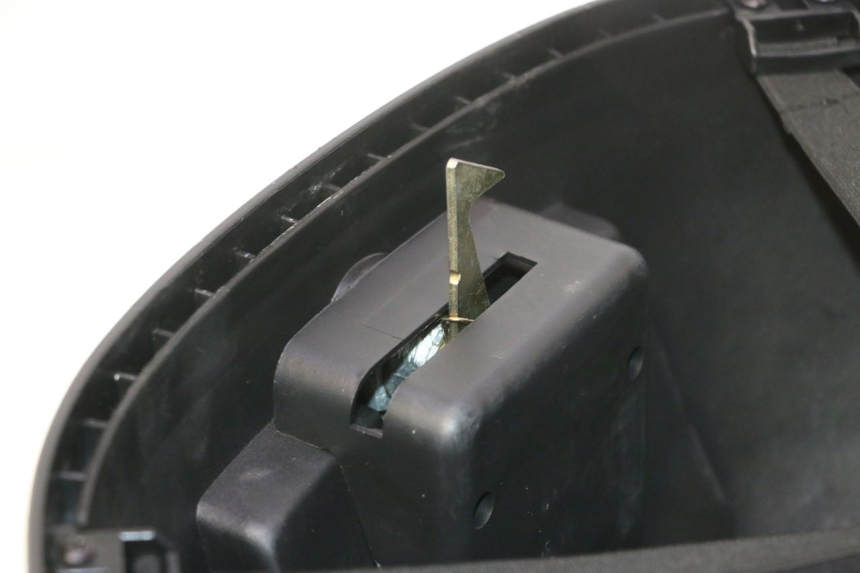 photo de TOPCASE PEUGEOT KISBEE 4T 50 (2023 - 2026) - Detail van het onderdeel