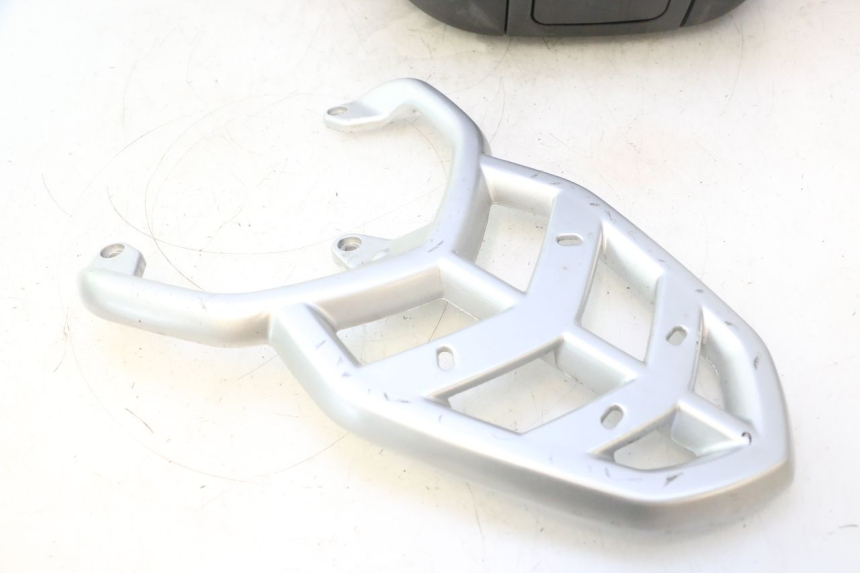 photo de TOPCASE PEUGEOT KISBEE 4T 50 (2023 - 2026) - Focus op structuur
