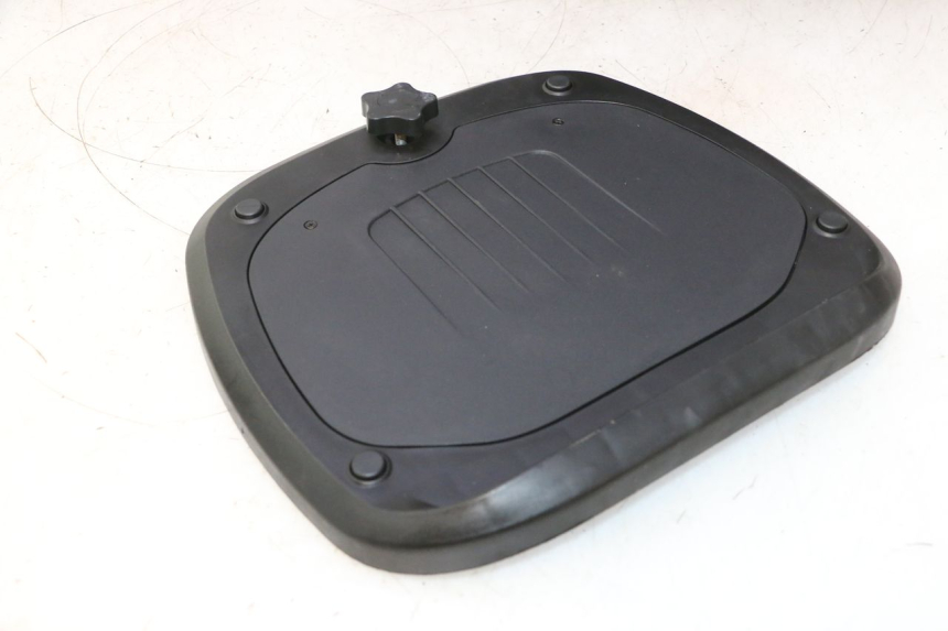 photo de TOPCASE PEUGEOT KISBEE 4T 50 (2023 - 2026) - Zoom op gebruiksstaat