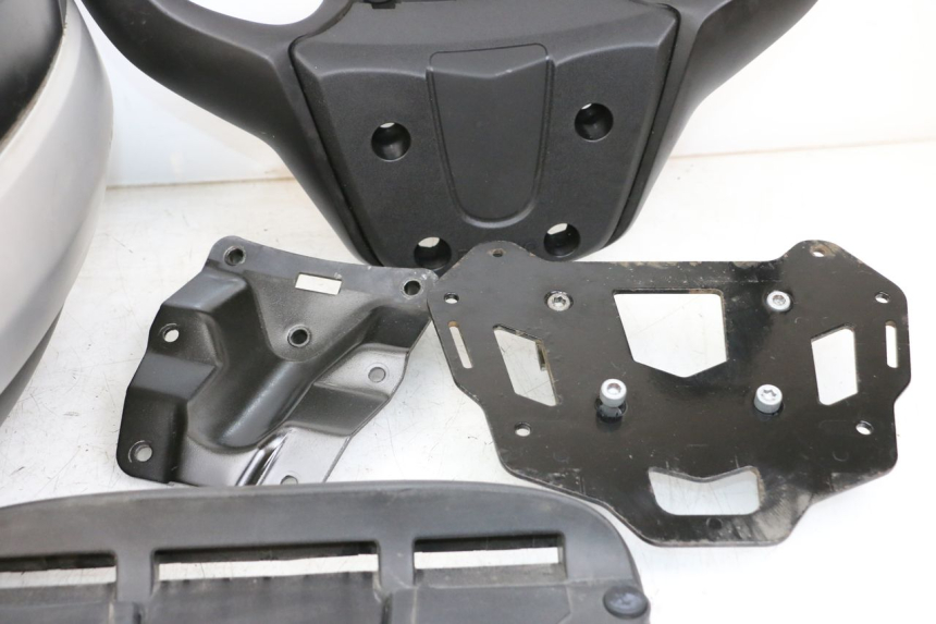 photo de TOPCASE PIAGGIO MP3 HPE 350 (2018 - 2020) - Alternatieve hoek