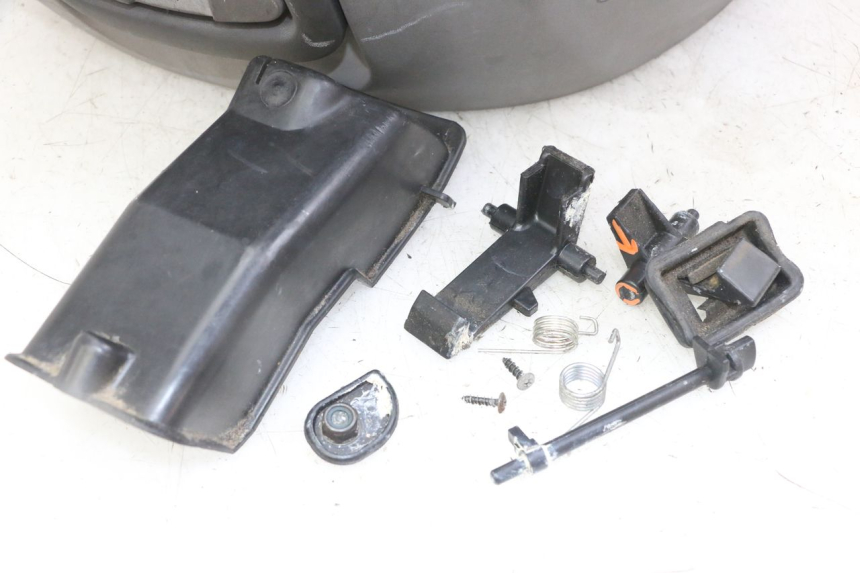 photo de TOPCASE PIAGGIO MP3 LT 300 (2010 - 2016) - Bevestigingspunten