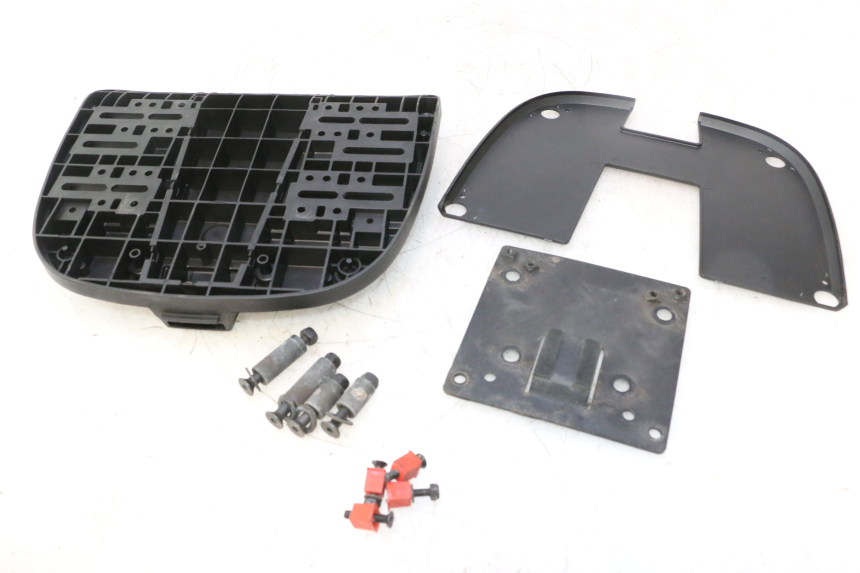 photo de TOP CASE PIAGGIO MP3 500 (2016 - 2018) - Detail van het onderdeel