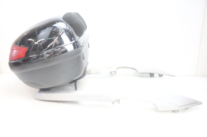 photo de TOPCASE PEUGEOT SATELIS 125 (2006 - 2009) - Zoom op componenten