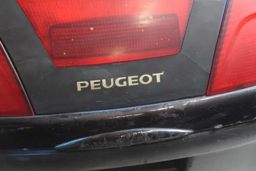 photo de TOPCASE PEUGEOT SATELIS 125 (2006 - 2009) - Bevestigingspunten