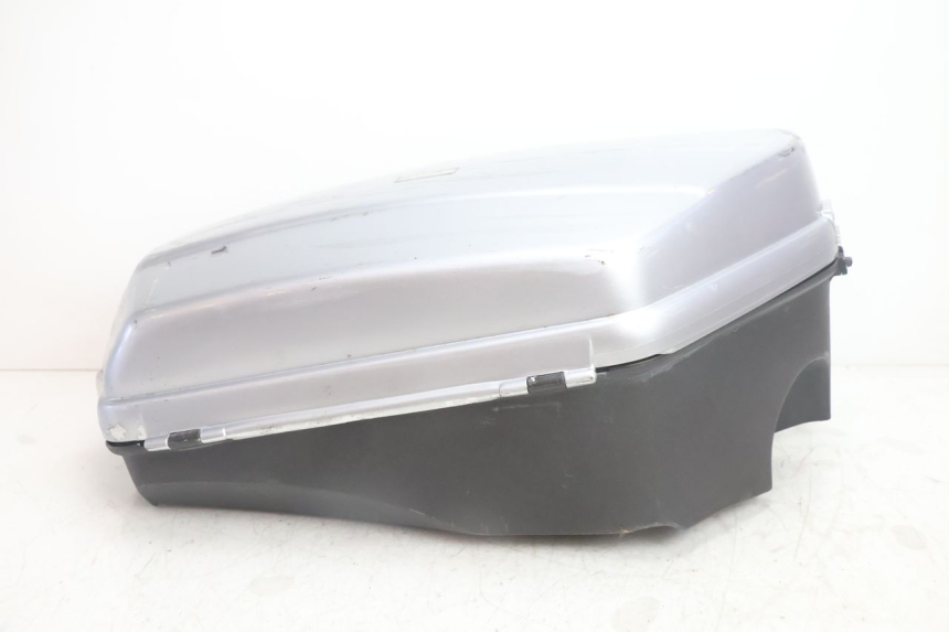 photo de TOPCASE APRILIA SCARABEO GT 125 (1999 - 2007) - Zoom op componenten