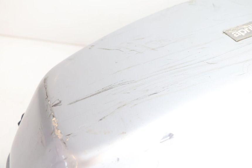 photo de TOPCASE APRILIA SCARABEO GT 125 (1999 - 2007) - Zoom op gebruiksstaat