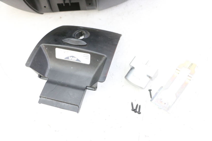 photo de TOPCASE PEUGEOT TWEET 4T 50 (2023 - 2025) - Zoom op componenten
