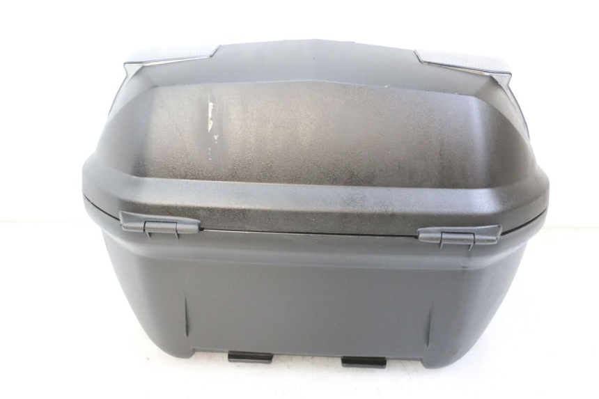 photo de TOPCASE PEUGEOT TWEET 4T 50 (2023 - 2025) - Visuele inspectie