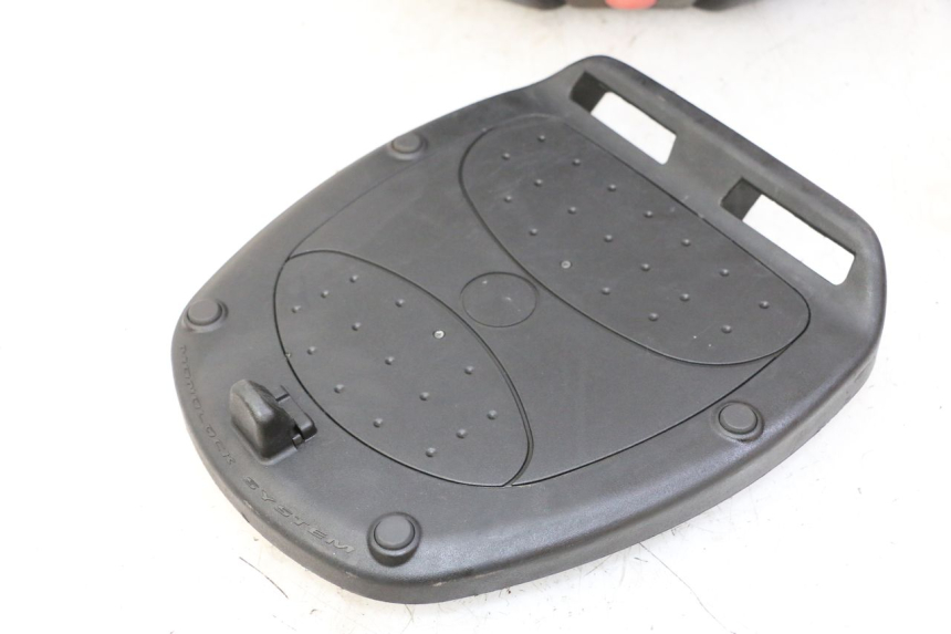 photo de TOPCASE PEUGEOT V-CLIC VCLIC 50 (2007 - 2013) - Zoom op componenten