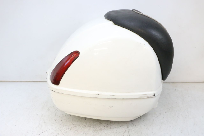 photo de TOPCASE PIAGGIO VESPA GTS SUPER IE 125 (2009 - 2016) - Focus op structuur