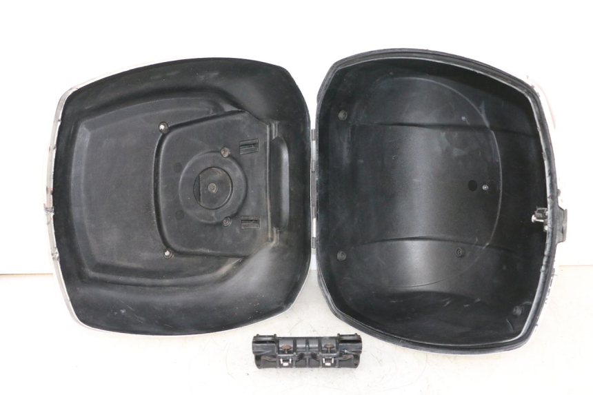 photo de TOPCASE PIAGGIO VESPA GTS SUPER IE 125 (2009 - 2016) - Technische close-up
