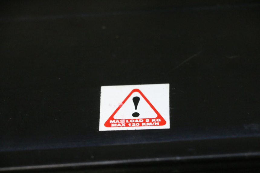 photo de TOP CASE YAMAHA X-MAX XMAX 125 (2010 - 2013) - Alternatieve hoek