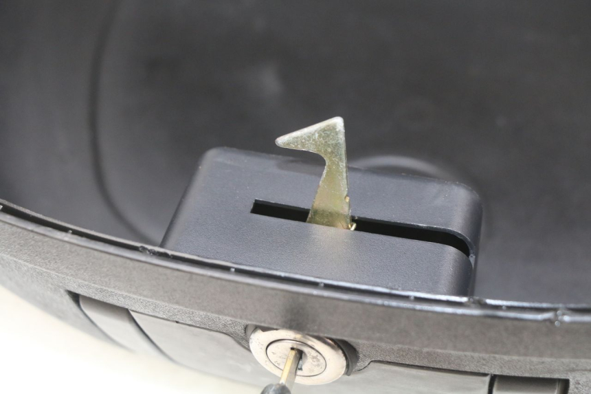 photo de TOPCASE YAMASAKI YM T 125 (2015 - 2020) - Zoom op componenten