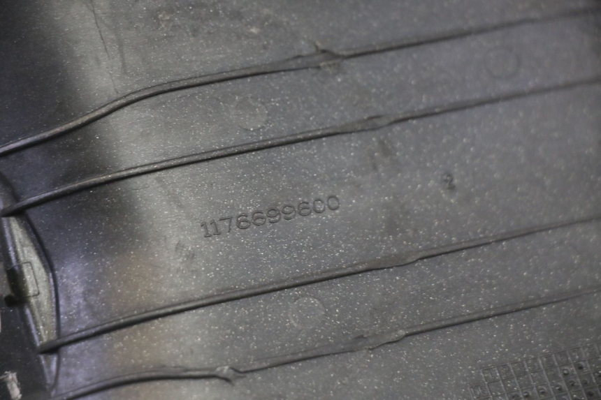 photo de BRANDSTOFFENDOP PEUGEOT SATELIS 125 (2013 - 2018) - Bevestigingspunten