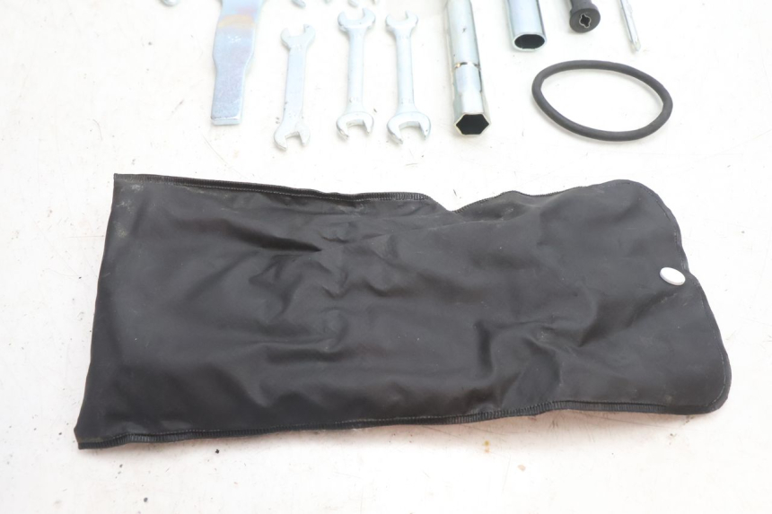 photo de GEREEDSCHAPSKIST YAMAHA FZ8 800 (2010 - 2016) - Bevestigingspunten