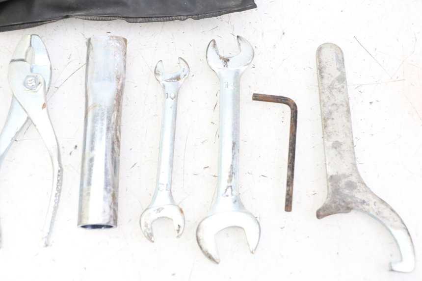 photo de GEREEDSCHAPSKIT SUZUKI GSR 750 (2011 - 2017) - Bevestigingspunten