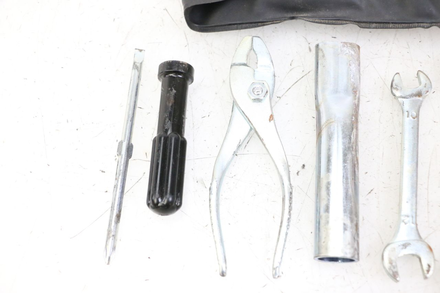 photo de GEREEDSCHAPSKIT SUZUKI GSR 750 (2011 - 2017) - Staat van het oppervlak