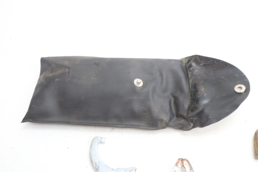 photo de GEREEDSCHAPSKIST SUZUKI GSR 600 (2005 - 2012) - Detail van het onderdeel