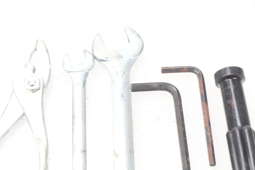 photo de Gereedschapsset SUZUKI GSX-R GSXR K16 1000 (2012 - 2016) - Zoom op gebruiksstaat