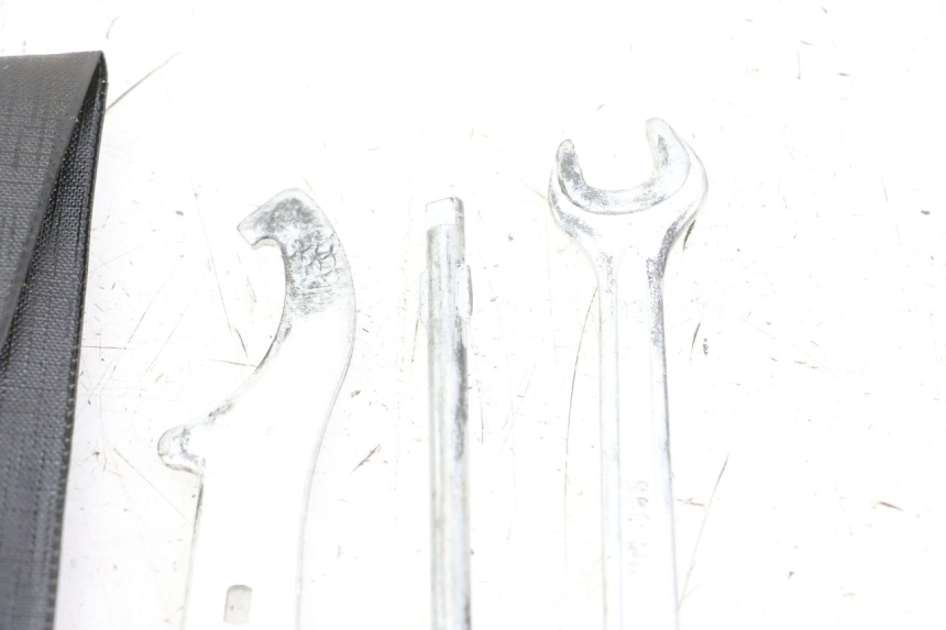 photo de Gereedschapsset HONDA FES S-WING SWING ABS 125 (2007 - 2015) - Andere kijkhoek