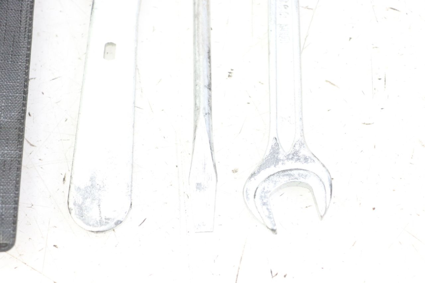 photo de Gereedschapsset HONDA FES S-WING SWING ABS 125 (2007 - 2015) - Technische close-up