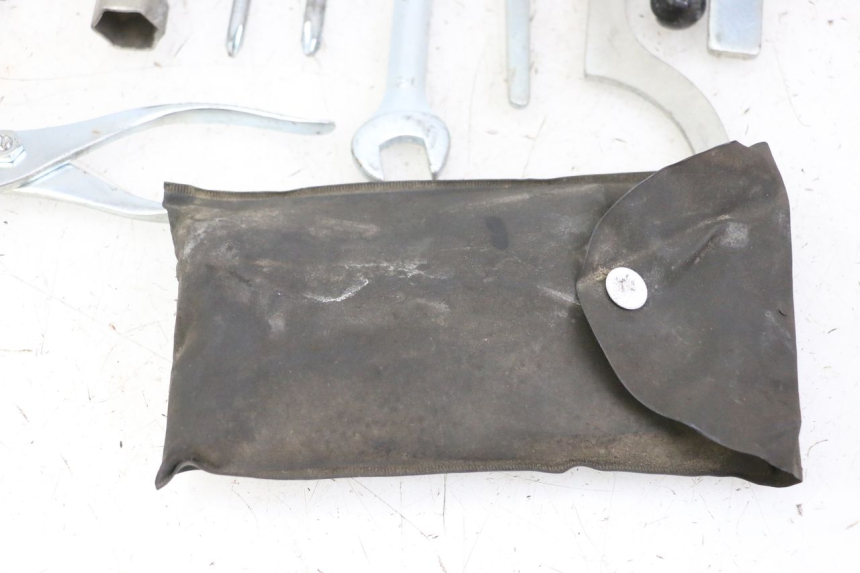 photo de GEREEDSCHAPSKIT KAWASAKI ZR7 ZR-7 S 750 (1999 - 2004) - Andere kijkhoek