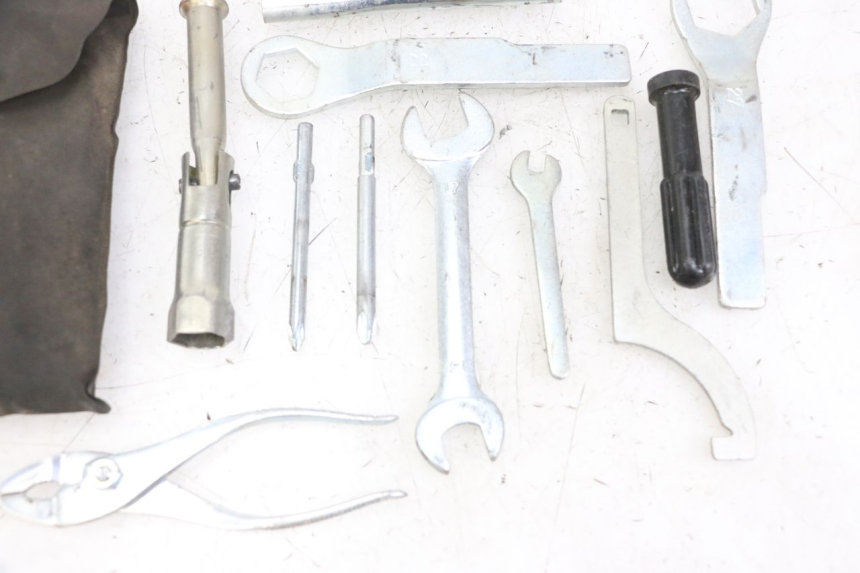 photo de GEREEDSCHAPSKIT KAWASAKI ZR7 ZR-7 S 750 (1999 - 2004) - Bevestigingspunten