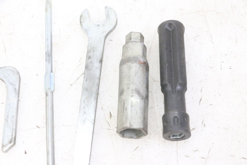 photo de Gereedschapsset PIAGGIO MP3 LT 300 (2010 - 2016) - Detail van het onderdeel