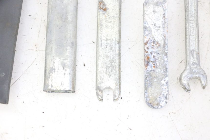 photo de GEREEDSCHAPSKIST HONDA SCV LEAD 100 (2003 - 2007) - Markeringen en referenties