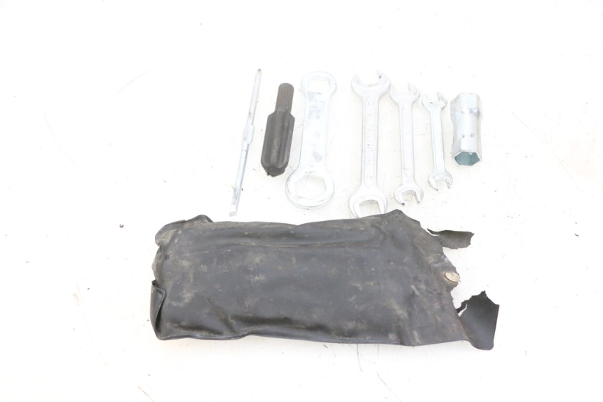 photo de Gereedschapsset YAMAHA TZR 50 (2008 - 2016) - Andere kijkhoek