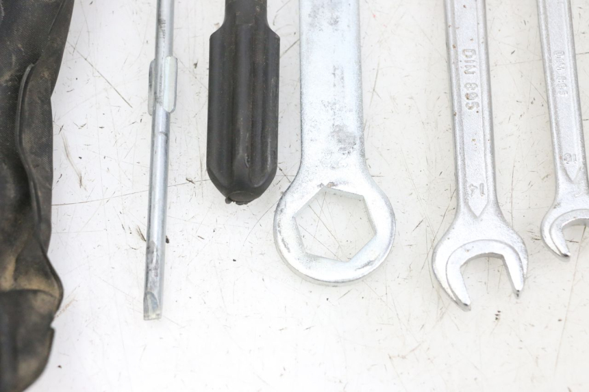 photo de Gereedschapsset YAMAHA TZR 50 (2008 - 2016) - Bevestigingspunten