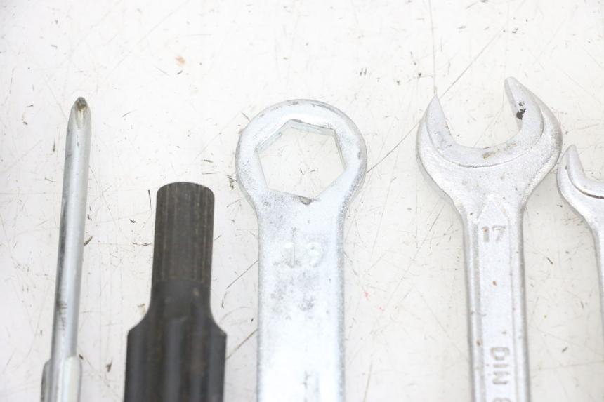 photo de Gereedschapsset YAMAHA TZR 50 (2008 - 2016) - Markeringen en referenties